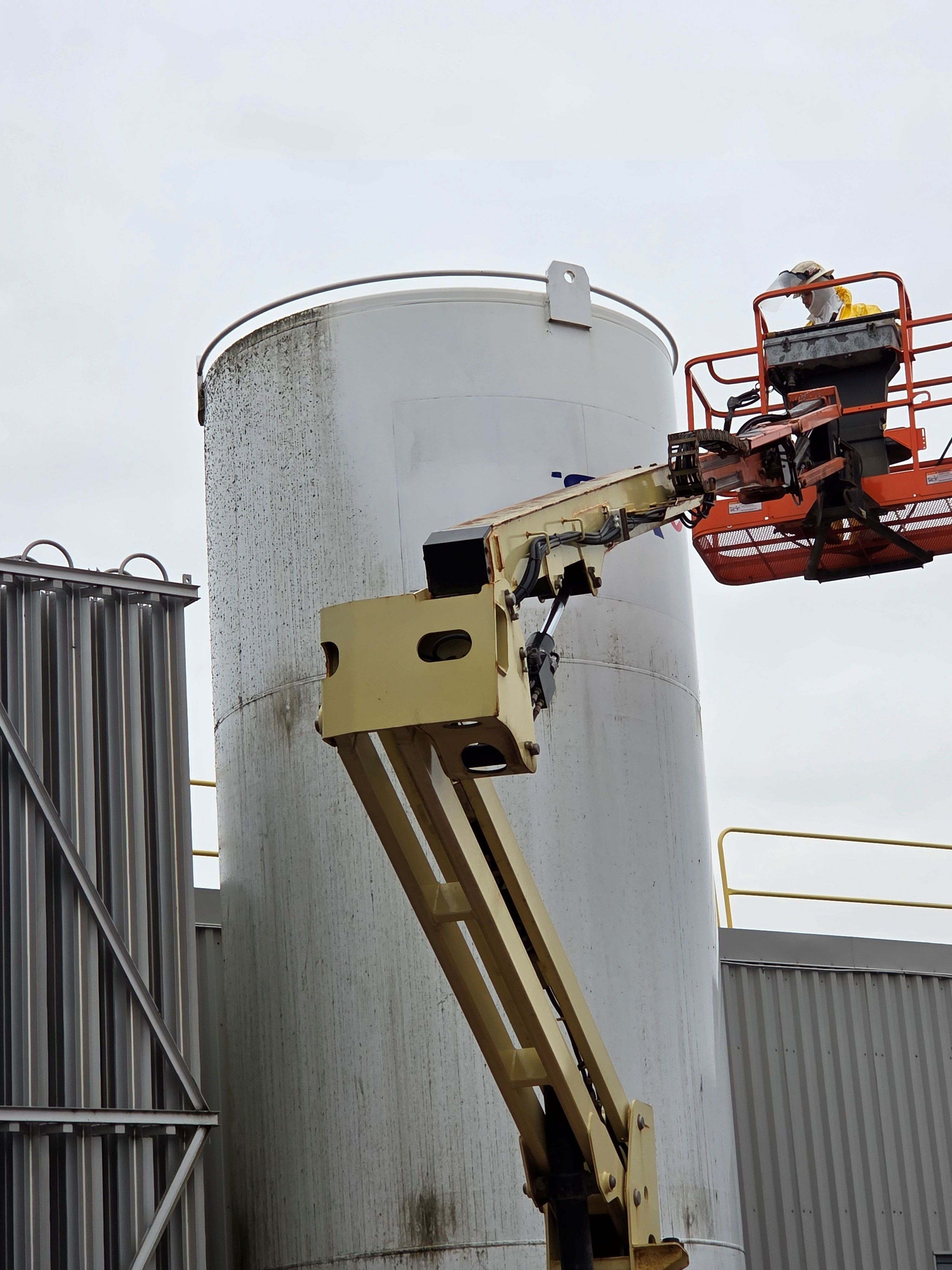 Industrial Tank Cleaning: Signs Your Tank Needs Service